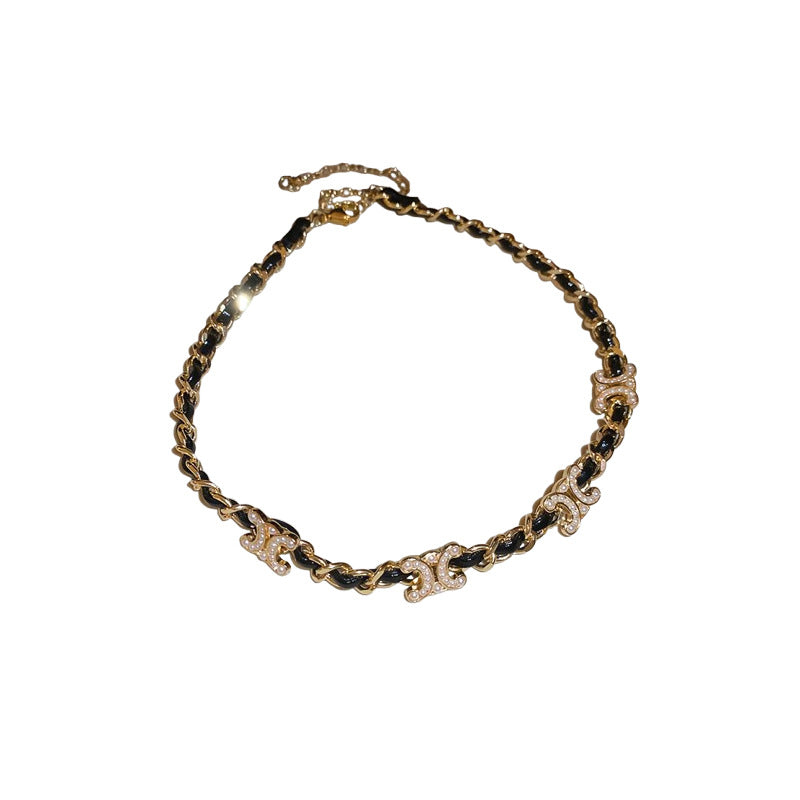 Set de collar con colgante de doble C de cuero trenzado para mujer con dije de aleación, cadena de medallón minimalista elegante, patrón floral, diseño circular geométrico, joyería de moda de lujo ligera