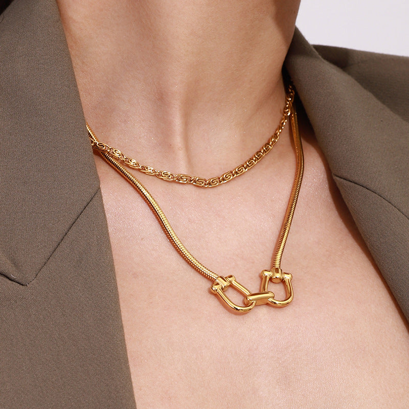 Collar minimalista geométrico de titanio bañado en acero para mujer con delicados detalles lineales y acabado de lujo