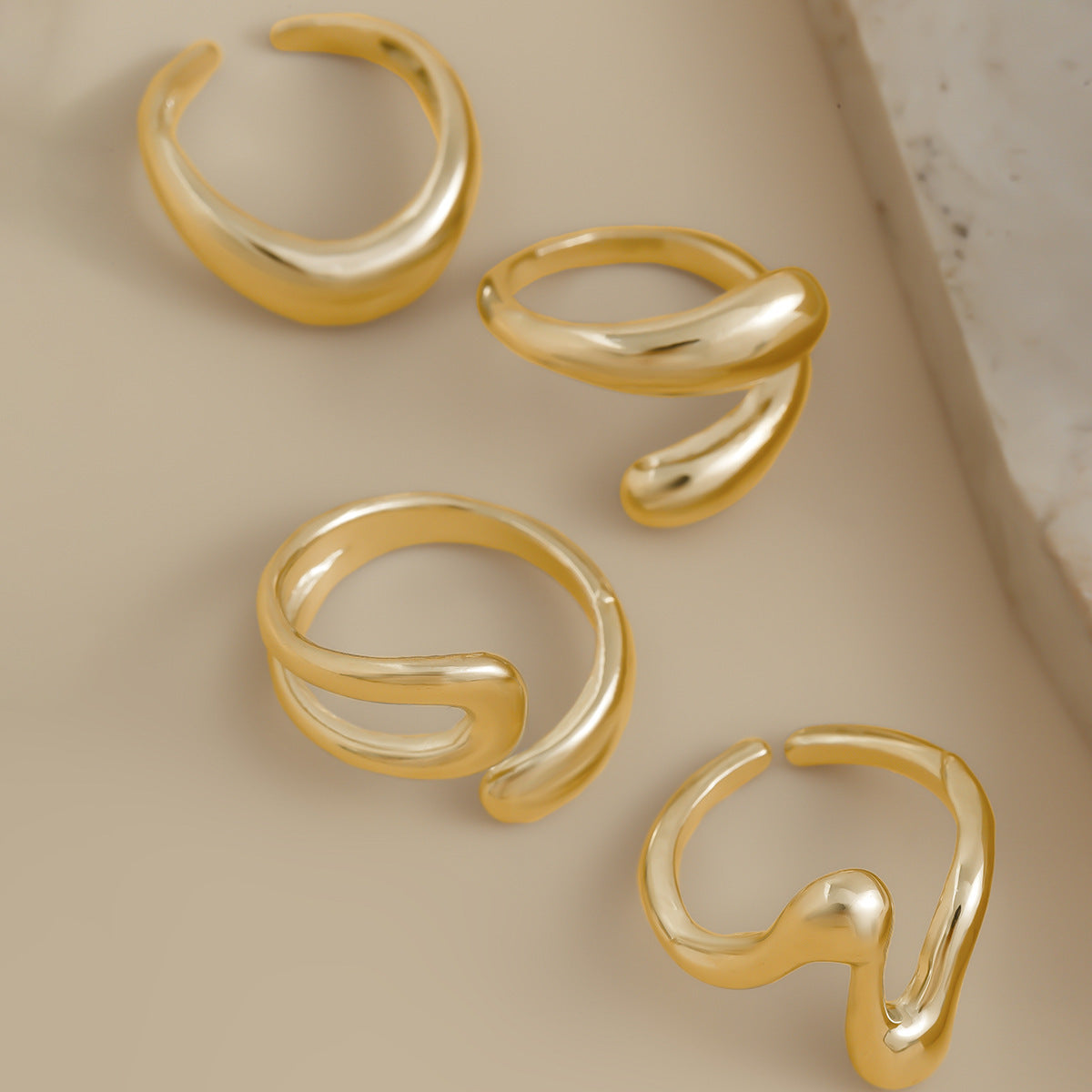 Anello Aperto Regolabile in Lega Placcata con Motivo Geometrico Liquido Lava da Donna