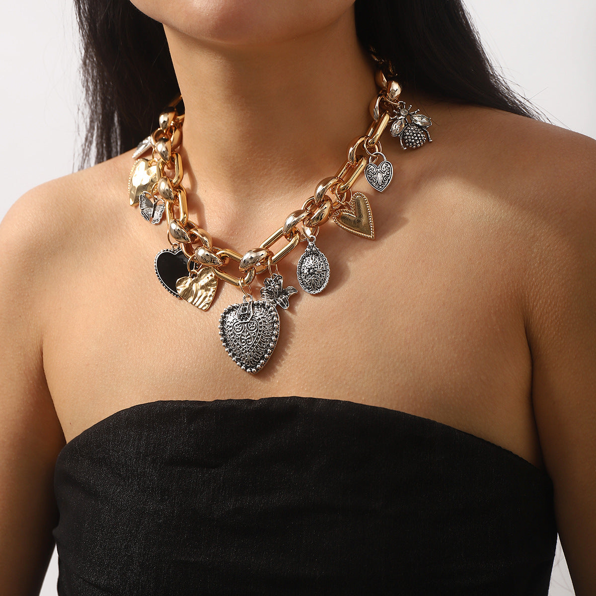 Elegante collana a cuore in lega con finitura smaltata e intarsio di strass da donna