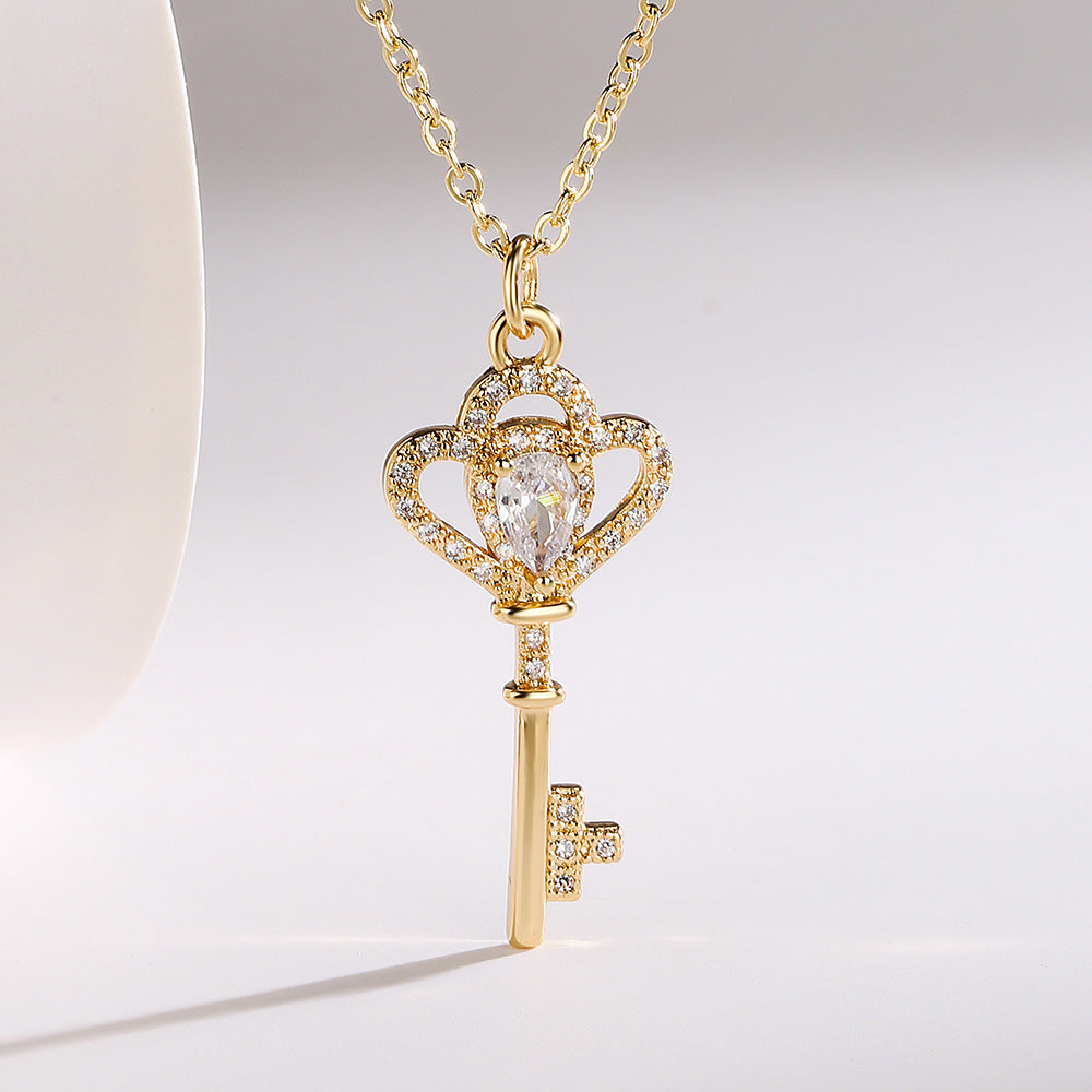 Collana con Pendente a Esagramma Geometrico Minimalista da Donna, con Base in Ottone e Placcatura in Oro Vero con Intarsio di Zirconi