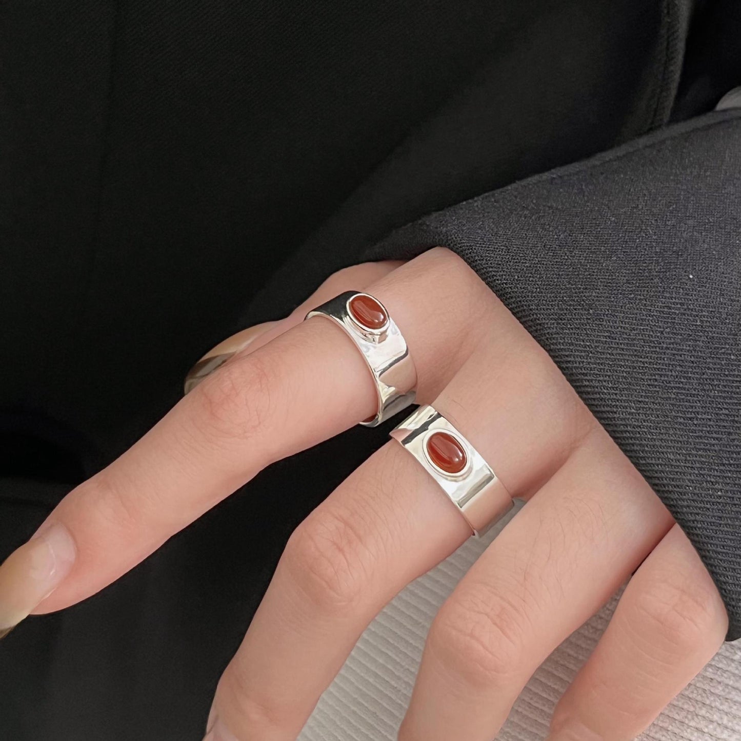 Anillo Geométrico Minimalista de Plata de Ley 925 con Detalle Cuadrado Biselado para Mujer