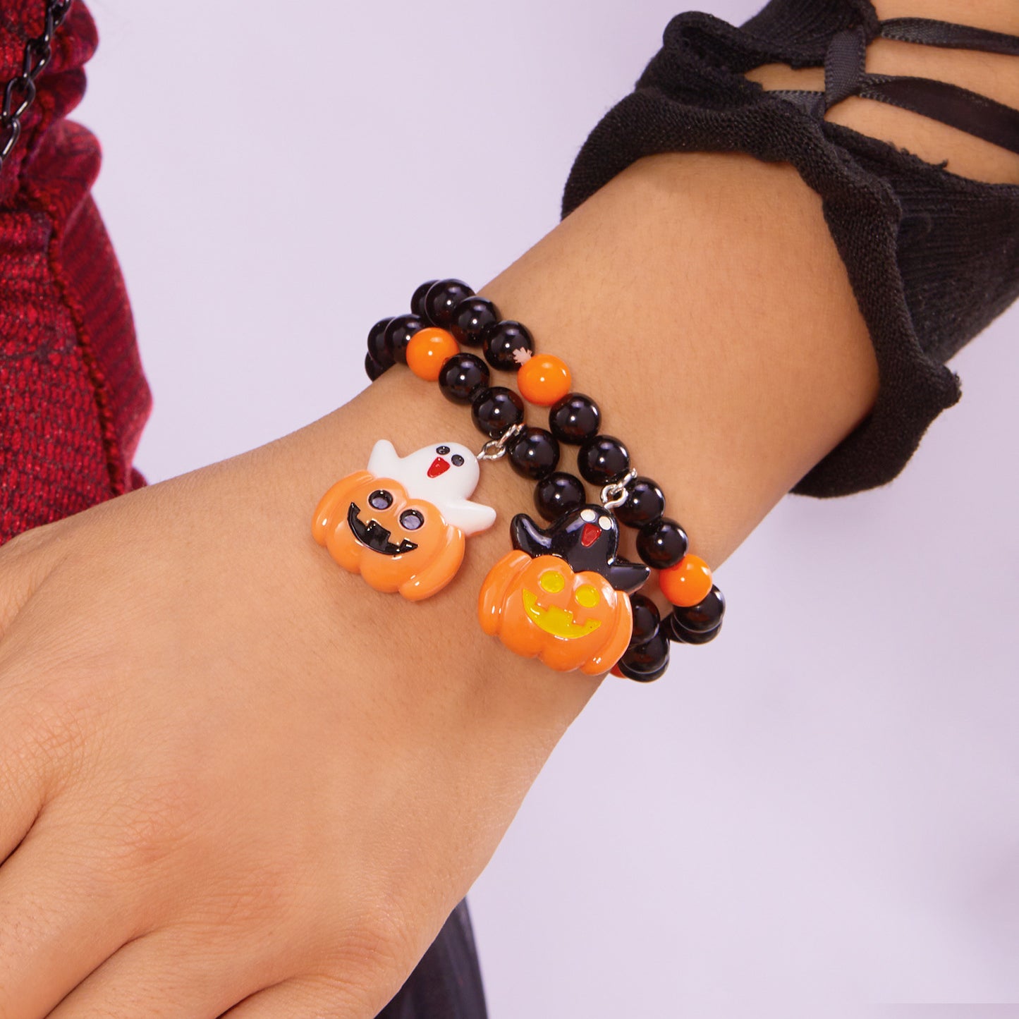 Set di braccialetti a tema Halloween, con ciondoli a forma di castello, zucca, fantasma e gatto, da donna