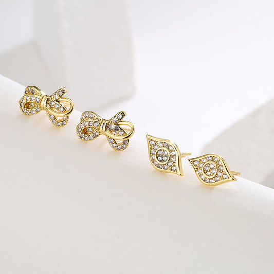 Aretes Minimalistas de Cobre Chapados en Oro de 18K con Diseño de Lazo y Ojo de Circonia Micro-Pavé