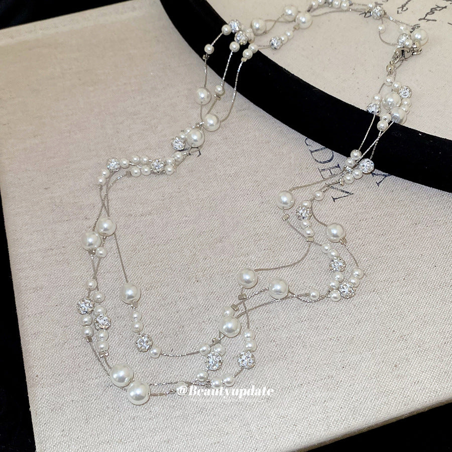 Elegante Collar de Perlas Geométrico Minimalista con Incrustaciones de Diamantes de Imitación para Mujer - Cadena Ligera para Suéter de Uso Diario