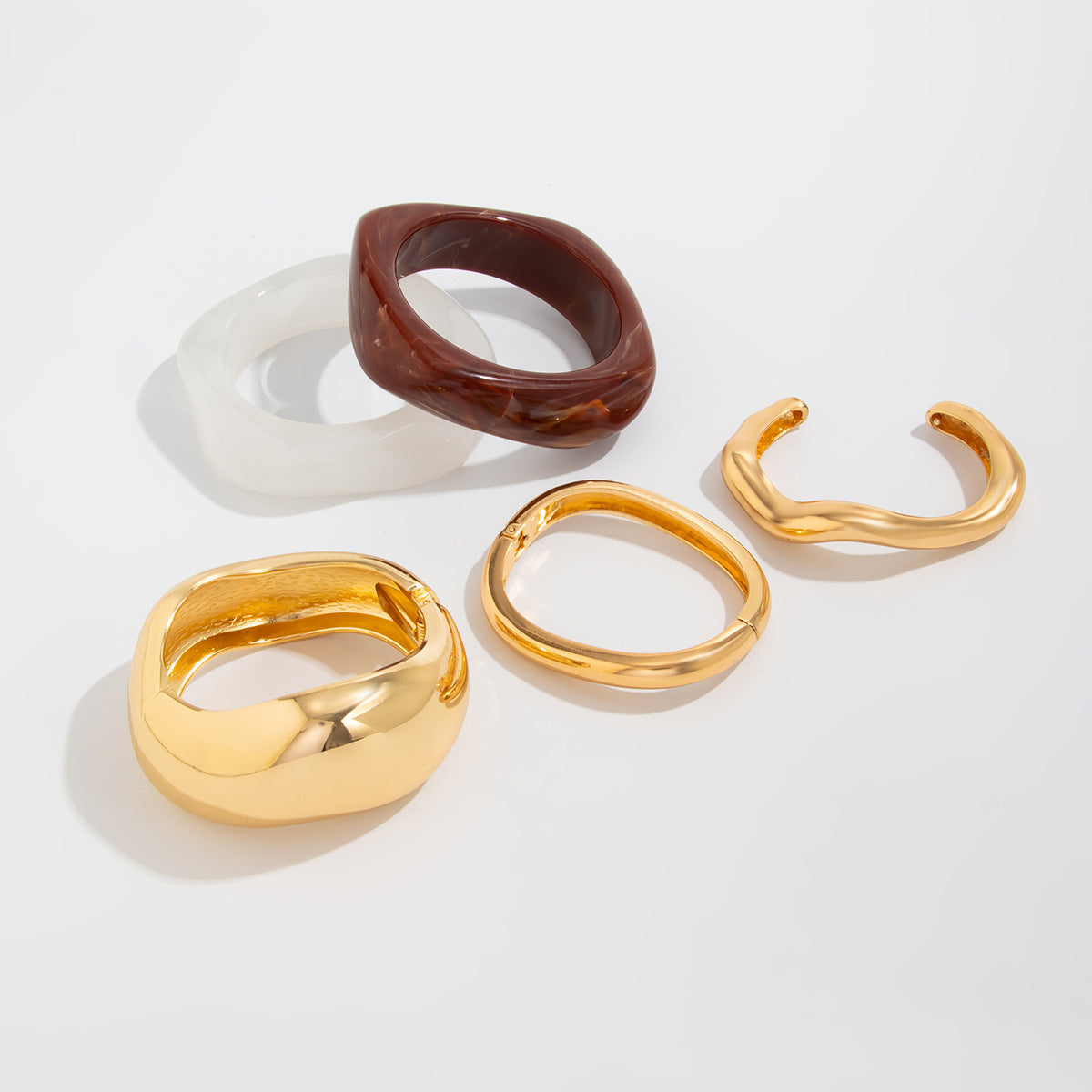 Fashionable Geometric Oval Translucent Resin Plated Alloy Bracelet