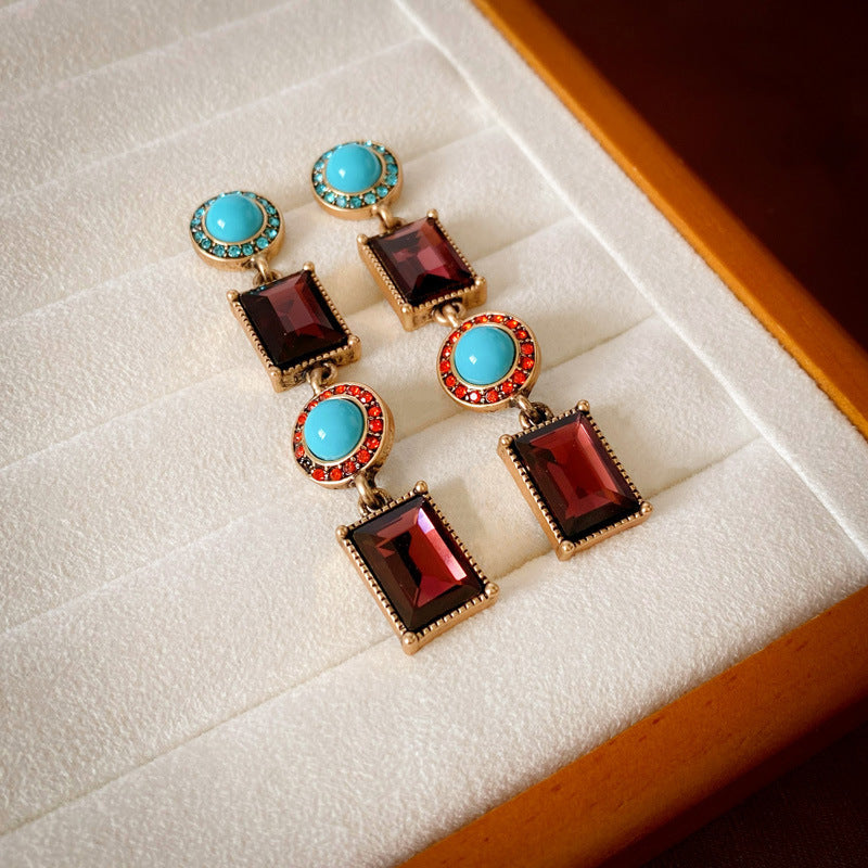 Pendientes de perlas florales vintage con incrustaciones de diamantes de imitación en acero de titanio y postes de plata 925, diseño de esmalte goteado en forma de lágrima para mujer