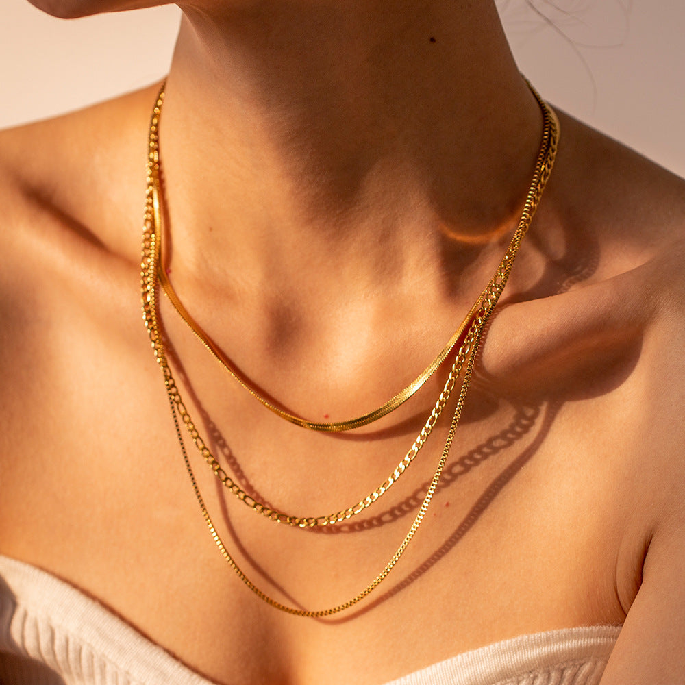 Collana da donna in acciaio inossidabile placcato con motivo a linea geometrica minimalista, catena leggera alla clavicola