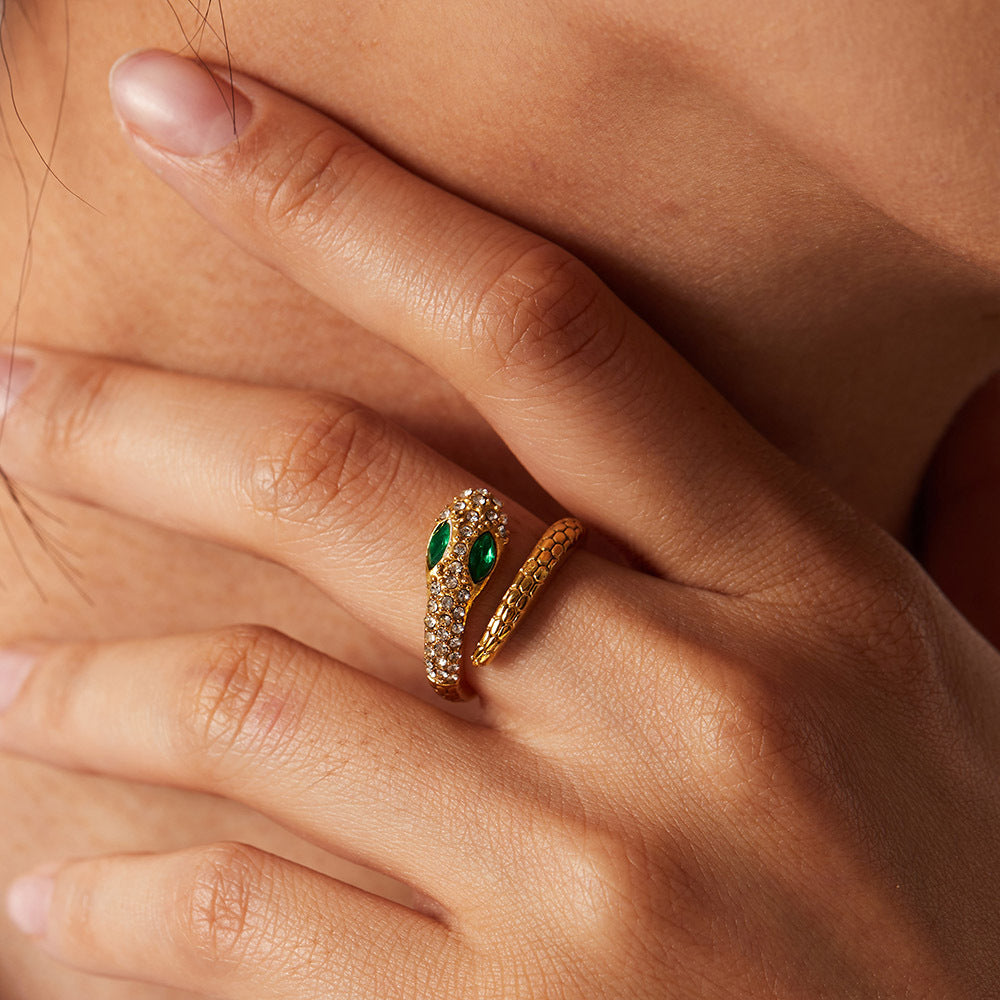 Elegante Anillo de Circonita con Forma de Serpiente para Mujer en Acero Inoxidable con Baño de Oro de 18K