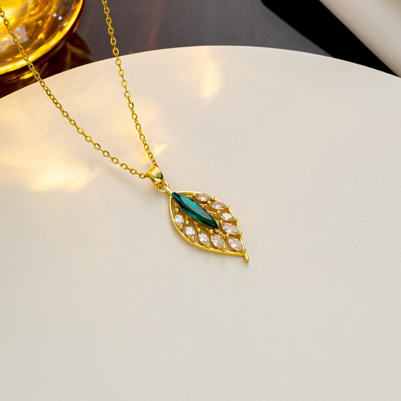 Collana Minimalista con Ciondolo a Cuore, Fiocchi e Strass in Acciaio al Titanio Placcato su Catena a O