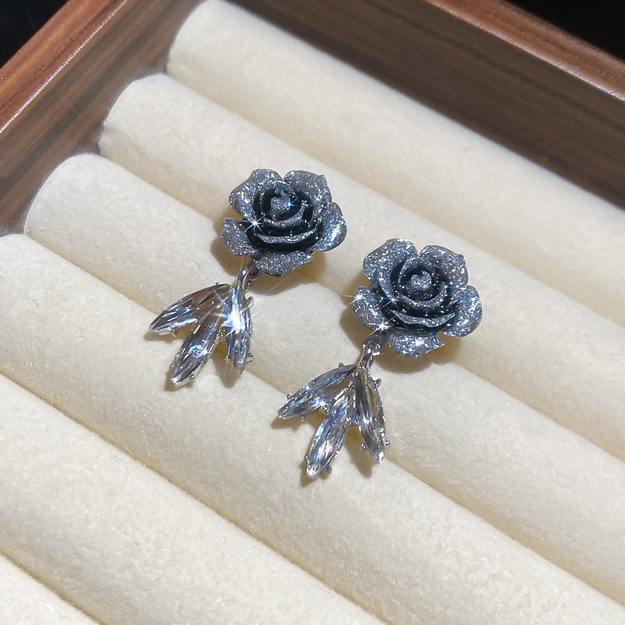 Orecchini a perno eleganti in resina floreale con strass per donna, stile minimalista di lusso