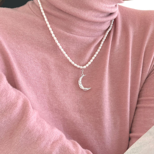 Graziosa collana in argento sterling 925 con luna geometrica intrecciata e perla artificiale
