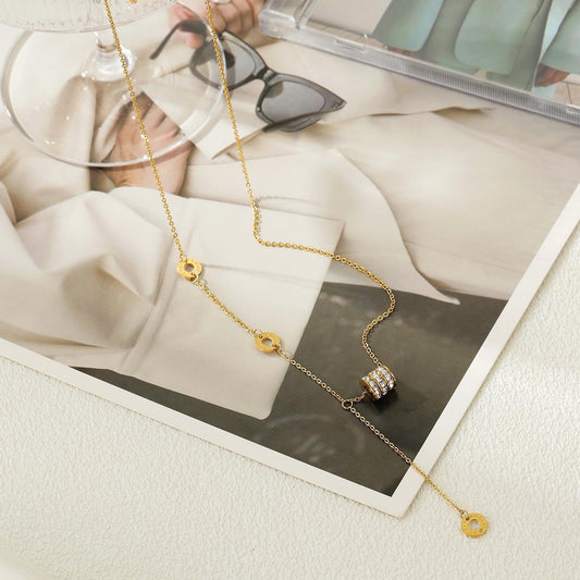 Collana Minimalista Geometrica da Donna in Acciaio al Titanio Placcato Oro 18K con Pendente a Frange