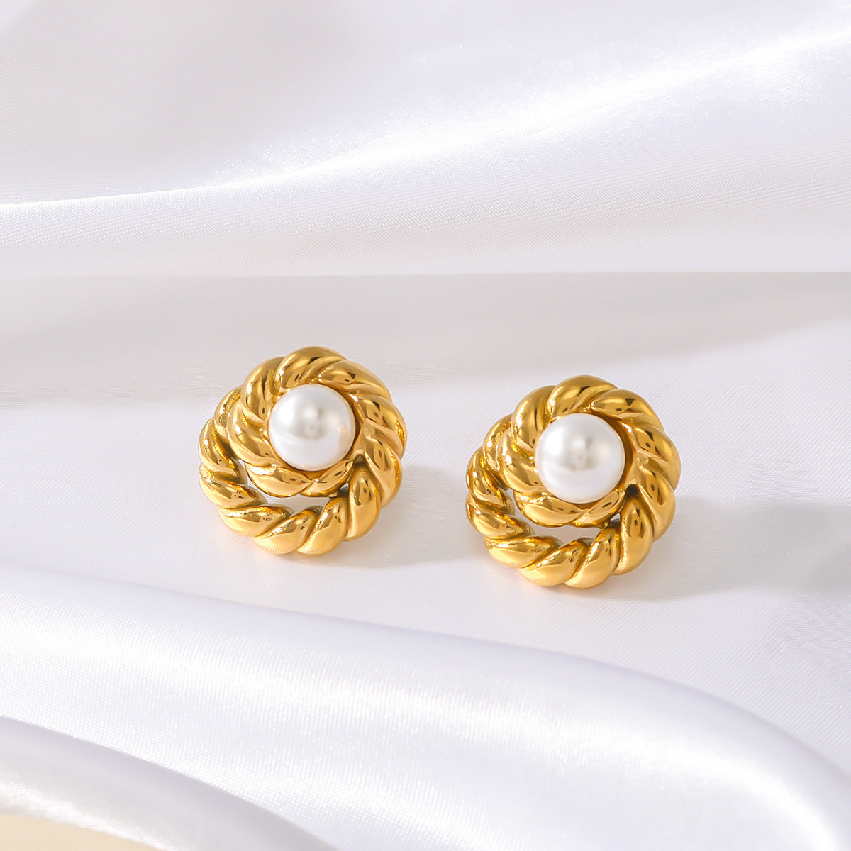 Vintage-Style Geometric Round Pearl Earrings for Women in Stainless Steel with 18K Vacuum Plating