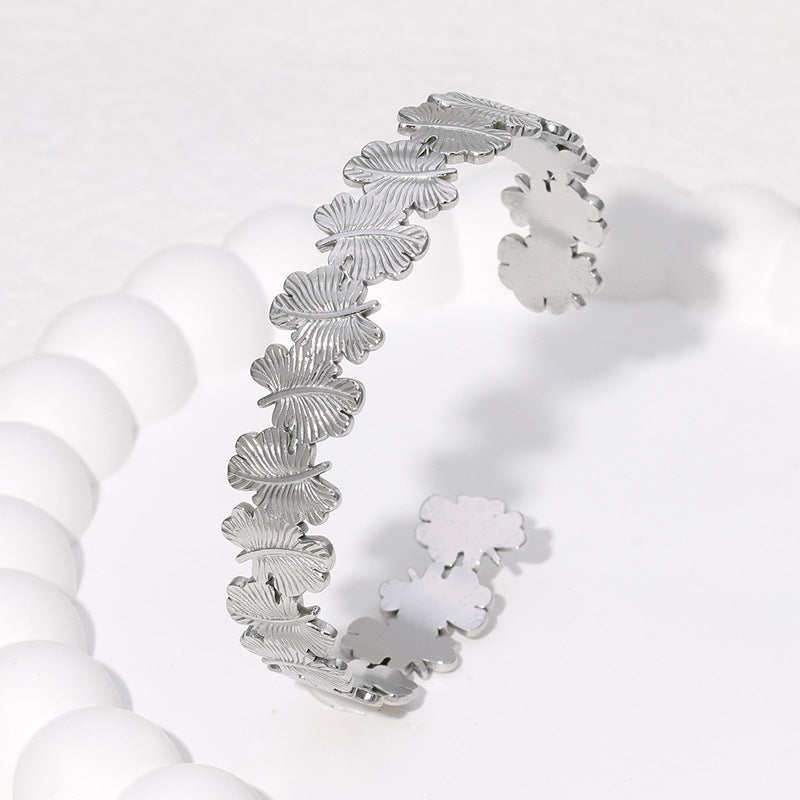 Pulsera de Acero Titanio Minimalista Natural con Forma de Hoja con Baño de Oro para Mujer