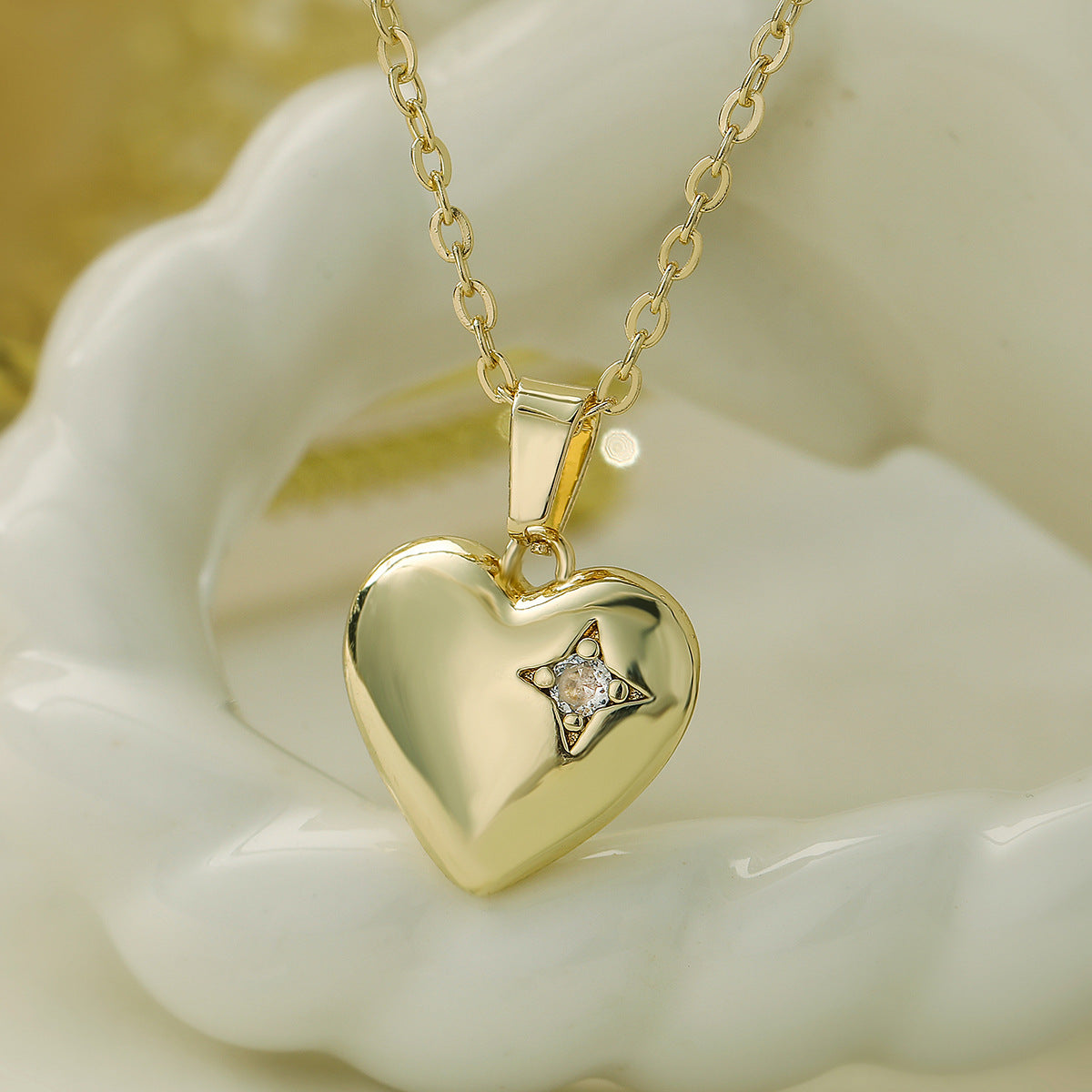 Minimalist Heart-Shaped Copper Pendant Necklace with Gold Plating and Zircon Inlay for Women