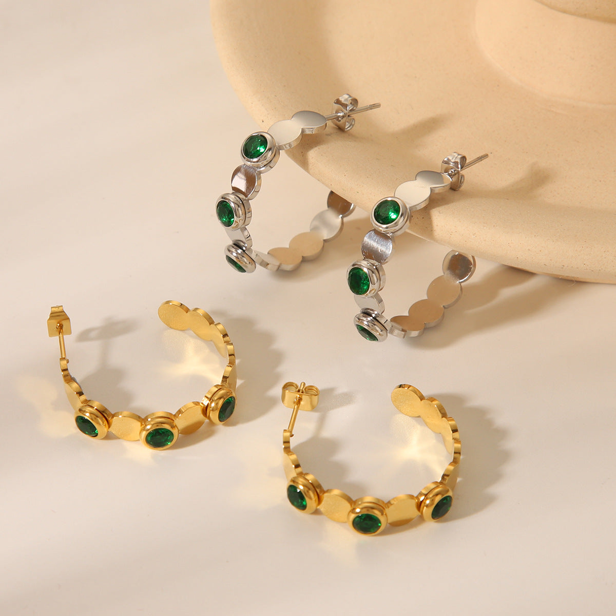 Orecchini a cerchio da donna alla moda geometrici placcati oro 18 carati in acciaio inossidabile con intarsi in strass