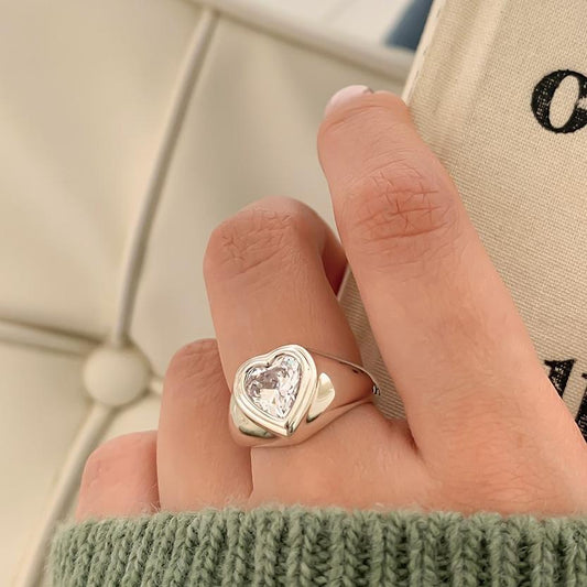Anello minimalista da donna a forma di cuore in argento sterling 925 con intarsio di zirconi
