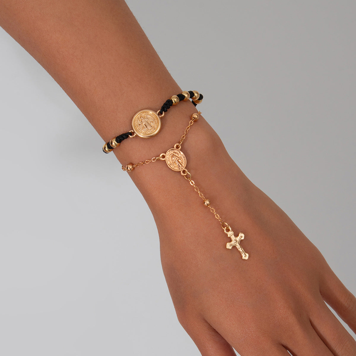 Bracciale da donna in lega in stile vintage con croce pendente, nappe e dettagli a catena