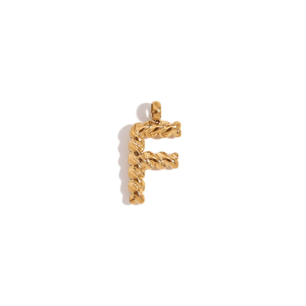 Colgante minimalista de acero inoxidable chapado en oro de 18 quilates con mini letra retorcida para mujer