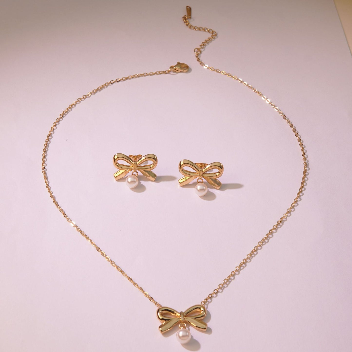 Collar Minimalista de Acero Inoxidable con Colgante de Perla y Lazo Geométrico Dulce para Mujer