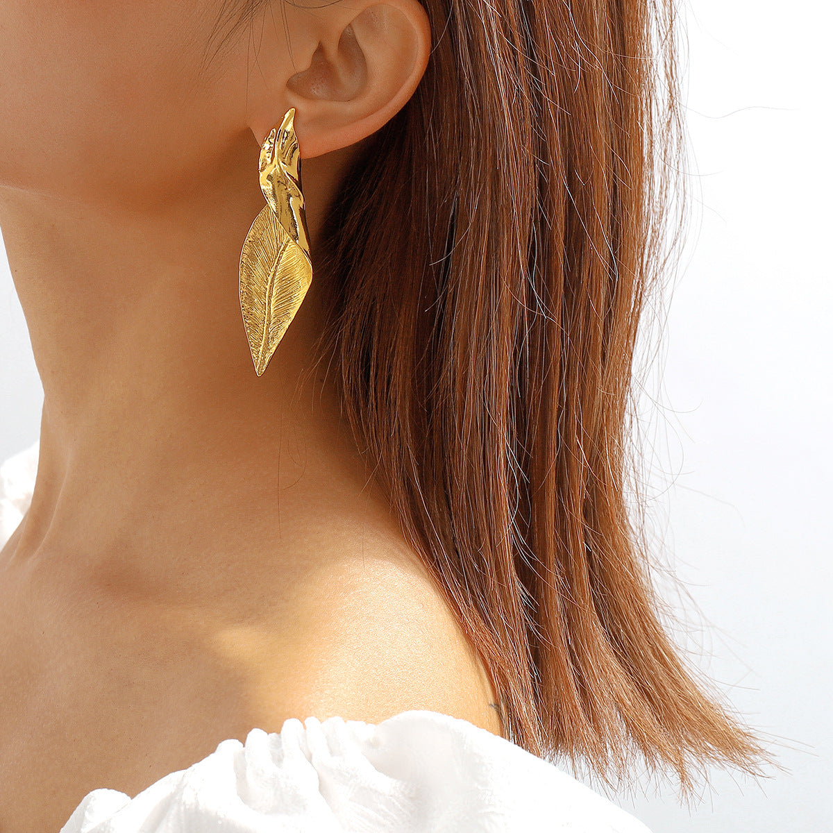 Aretes Geométricos Asimétricos de Hoja Retorcida para Mujer Aleación con Acabado Chapado Estilo Minimalista Atrevido
