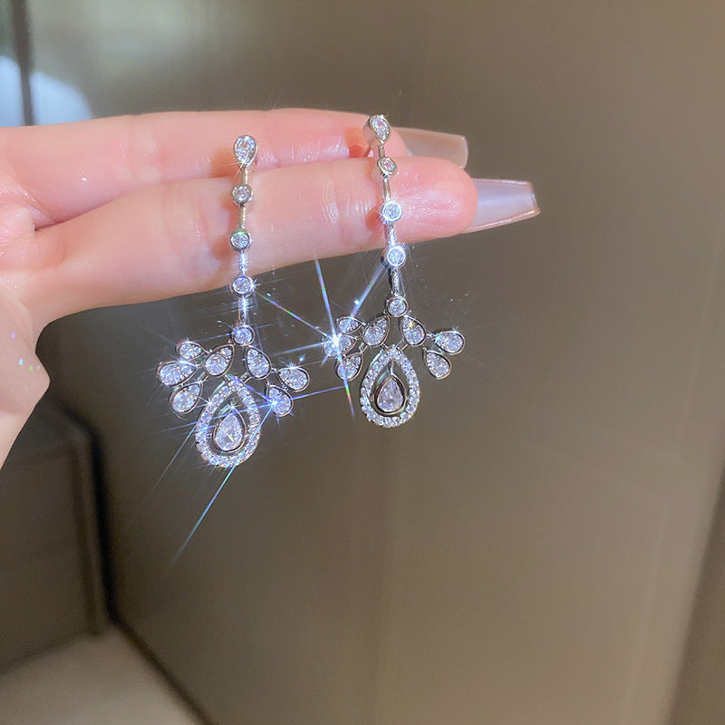 Orecchini floreali minimalisti con perle, perno in argento sterling 925 e strass, da donna