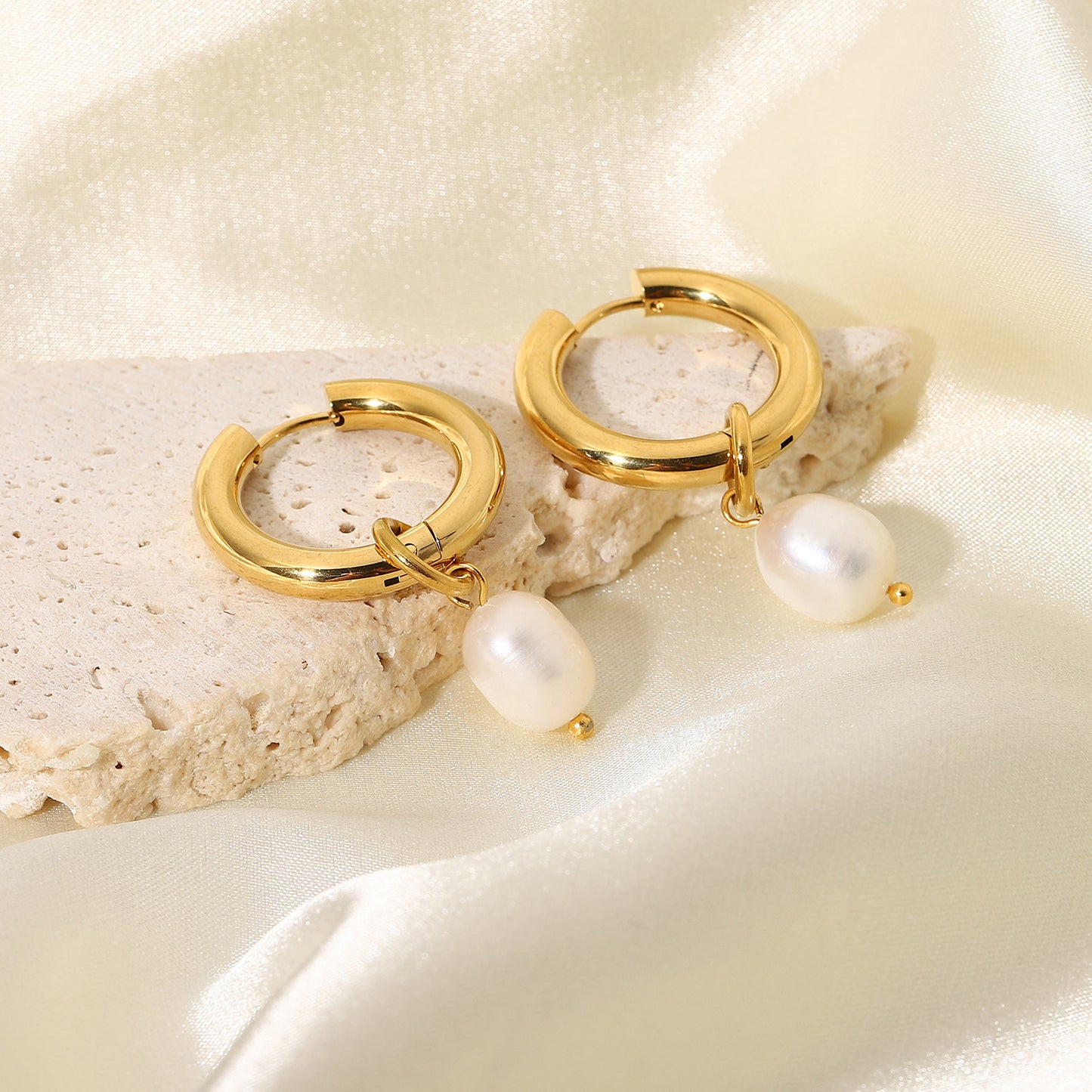 Pendientes de aro circulares de acero inoxidable chapados en oro de 18 quilates ligeros vintage franceses para mujer
