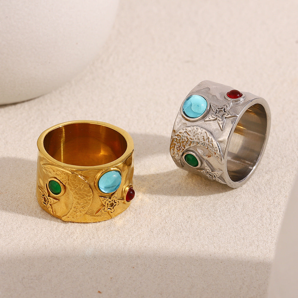 Anello da donna minimalista geometrico in acciaio inossidabile placcato oro 18 carati con dettaglio gemma in rilievo