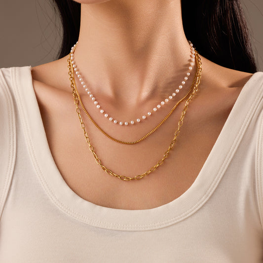 Elegante collar de perlas de acero de titanio estilo francés con acabado chapado para mujer