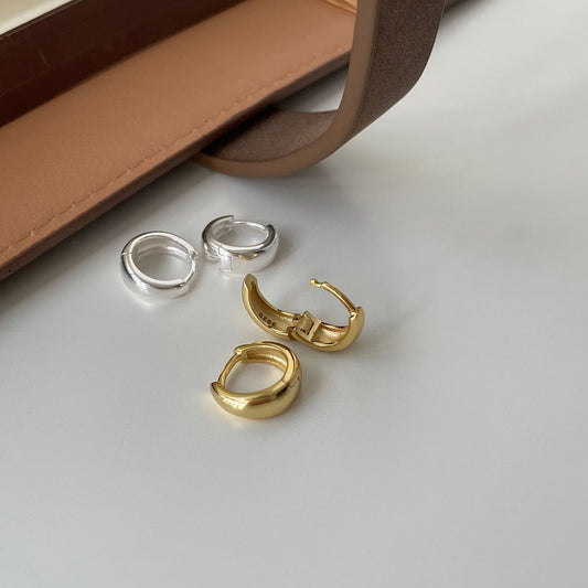 Pendientes de aro anchos ovalados de plata de ley 925 con estrella minimalista