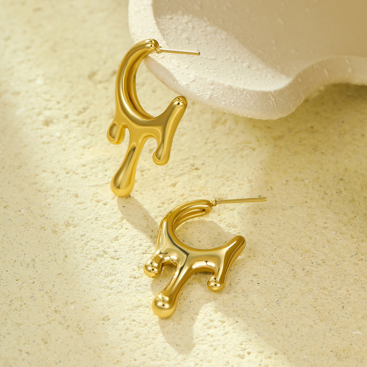 Orecchini a perno con goccia liquida di lava geometrica in acciaio inossidabile stile retrò con placcatura sottovuoto in oro 18 carati