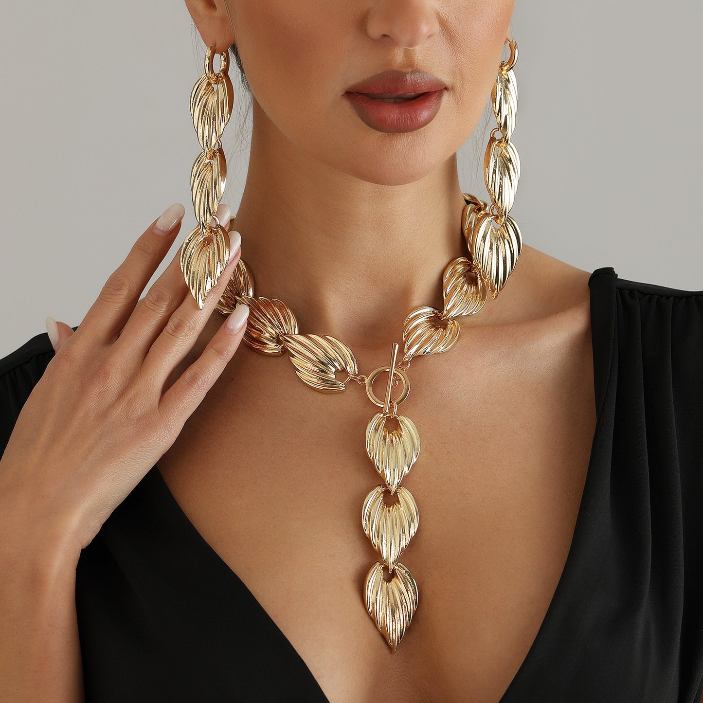 Vintage Geometric Alloy Plated Wheat Pattern Necklace with OT Clasp for Women