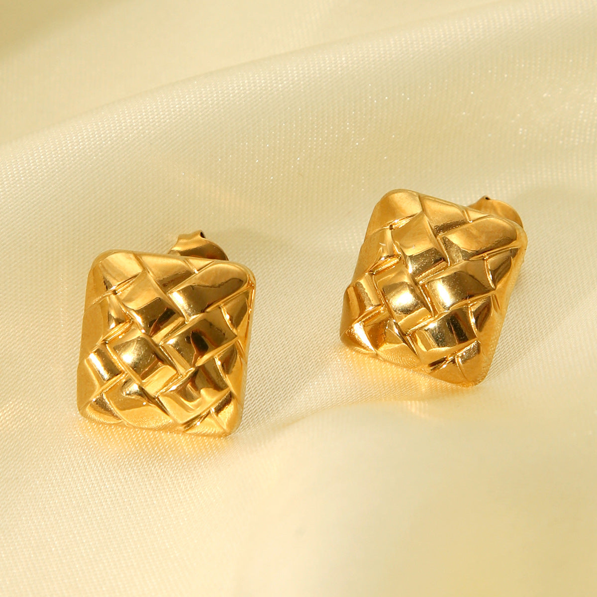 Orecchini a perno quadrati geometrici avanzati in acciaio inossidabile placcati oro 18 carati con motivo a rombi per donna