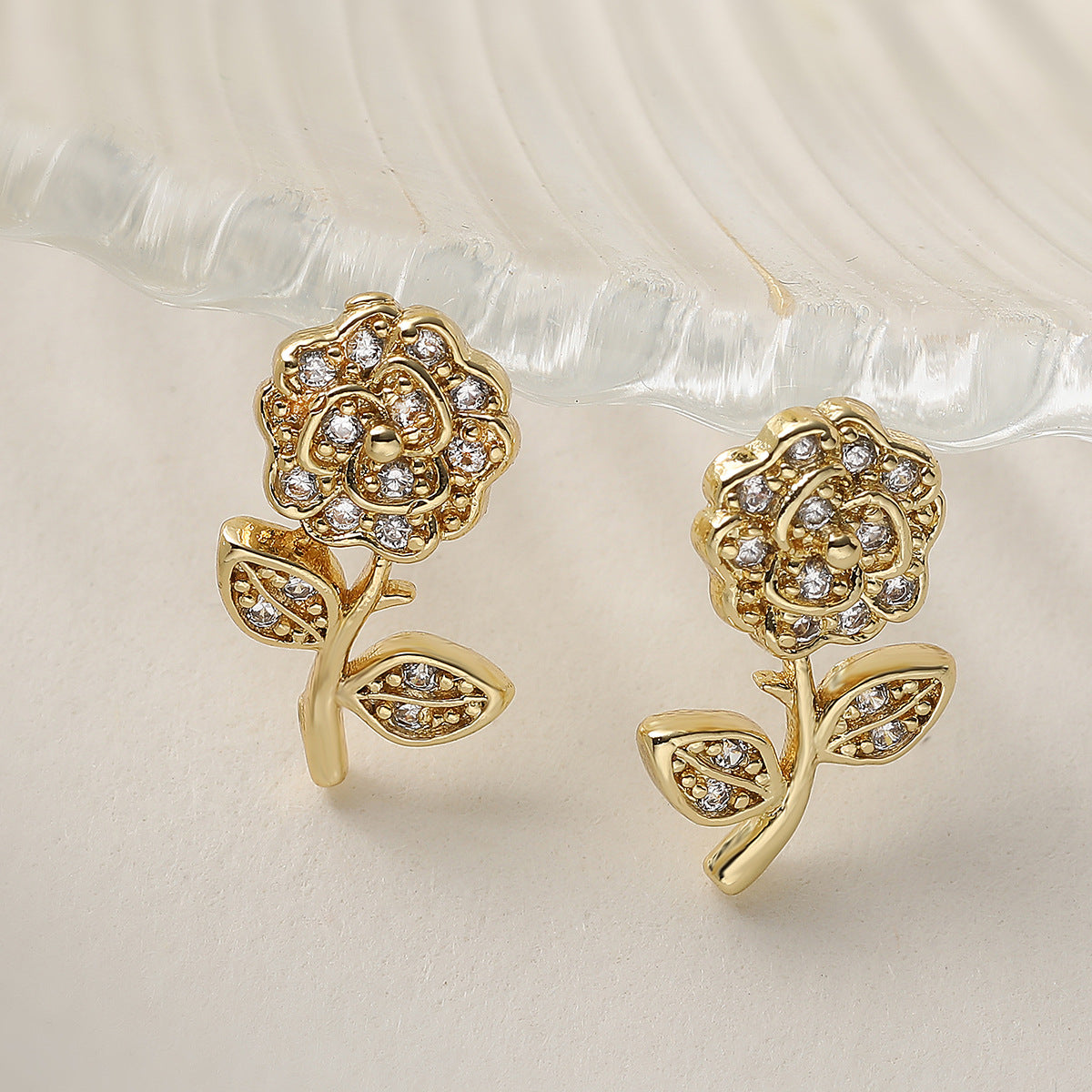 Elegant 18K Gold Plated Brass Floral Geometric Cubic Zirconia Stud Earrings for Women