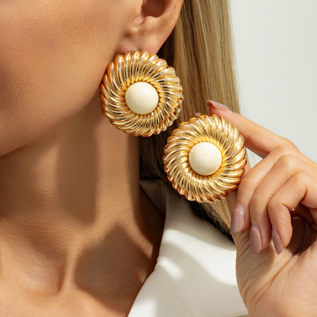 Minimalist Geometric Round Threaded Zinc Alloy Plated Earrings for Women