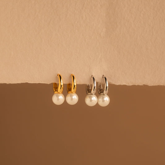 Pendientes minimalistas de perlas geométricas con base de cobre chapado en oro y postes de plata esterlina para mujer