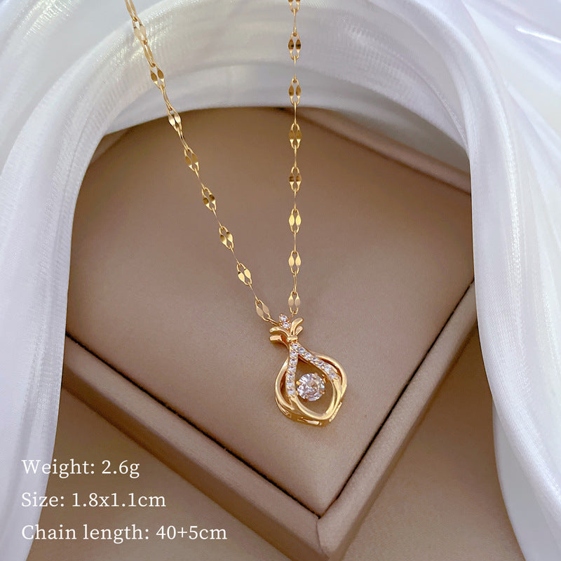 Elegante Collar con Colgante de Luna Geométrica de Acero de Titanio para Mujeres y Hombres con Incrustaciones de Diamantes de Imitación y Delicada Cadena de Relicario