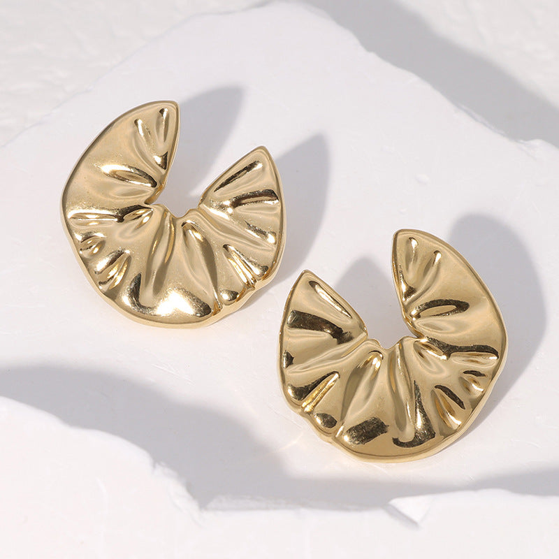 Orecchini a perno geometrici minimalisti da donna in acciaio inossidabile con placcatura in oro 18 carati e dettagli testurizzati effetto stropicciato