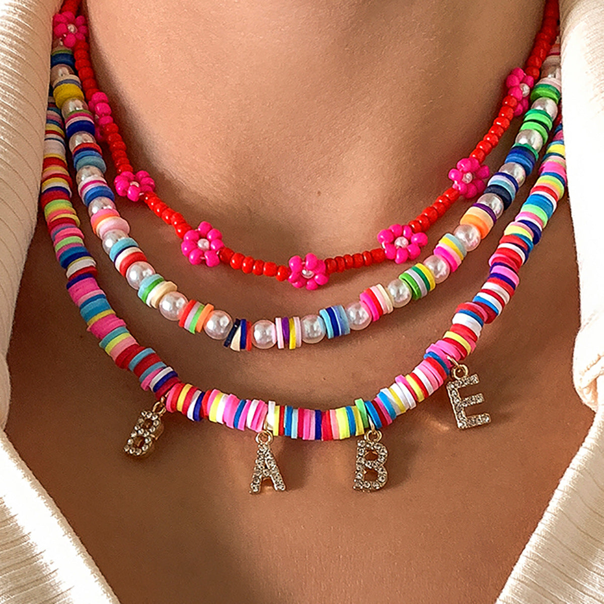 Collana con ciondolo a margherita in stile bohémien con catena in lega e strass intarsiati per donna