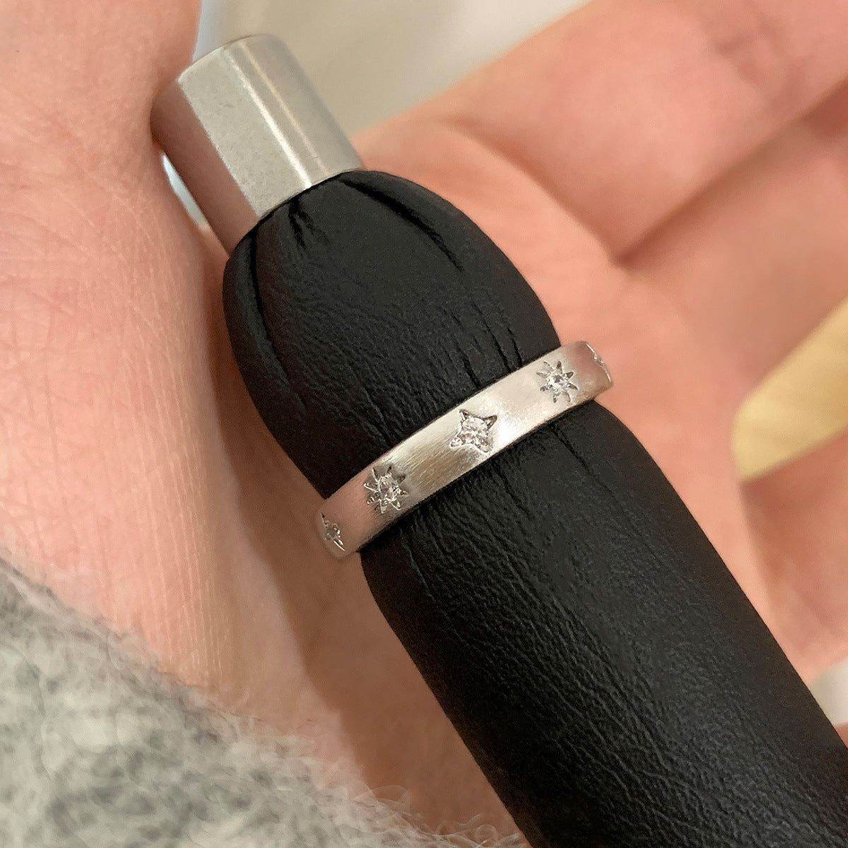 Anello regolabile da donna in zirconi quadrati con geometria in stile vintage, in rame con estetica retrò artistica