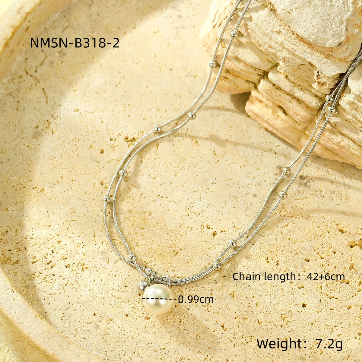 Collana minimalista con perle, doppia catena in acciaio al titanio e design con clavicola placcata in oro 18 carati