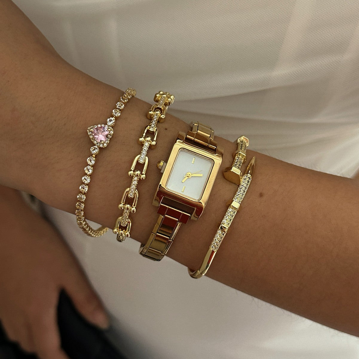 Luxury Heart Rhinestone Plated Brass Bracelet with Cable Chain and Clasp for Women