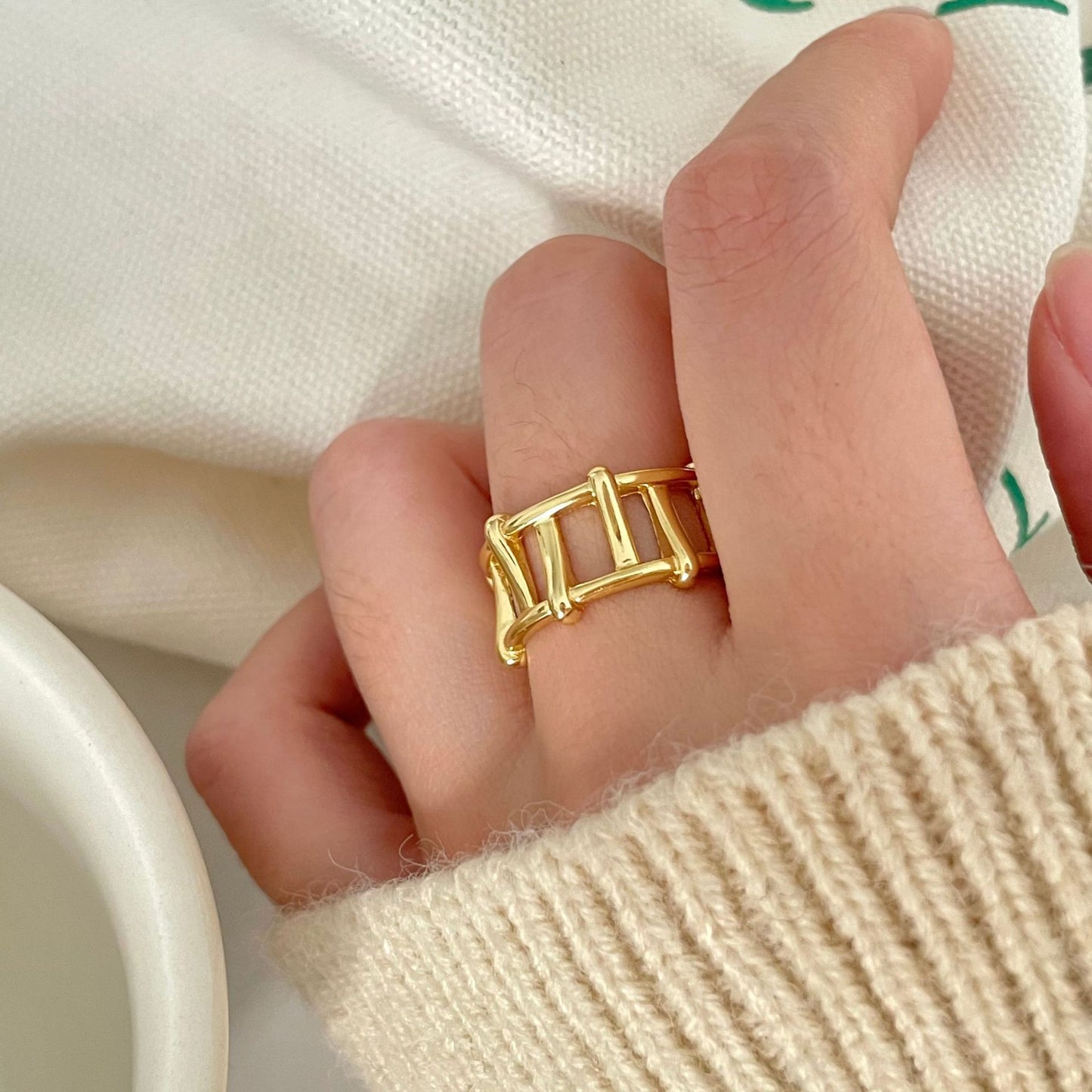 Anillo minimalista de plata de ley 925 con incrustaciones de corazón para mujer