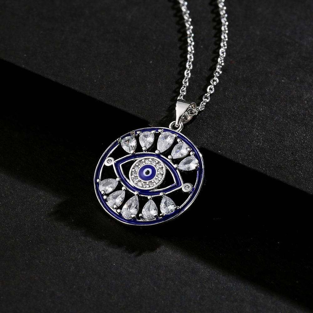 Collana con pendente a forma di Occhio di Allah minimalista e traforato per donne in rame con placcatura in oro vero e intarsio di zirconi