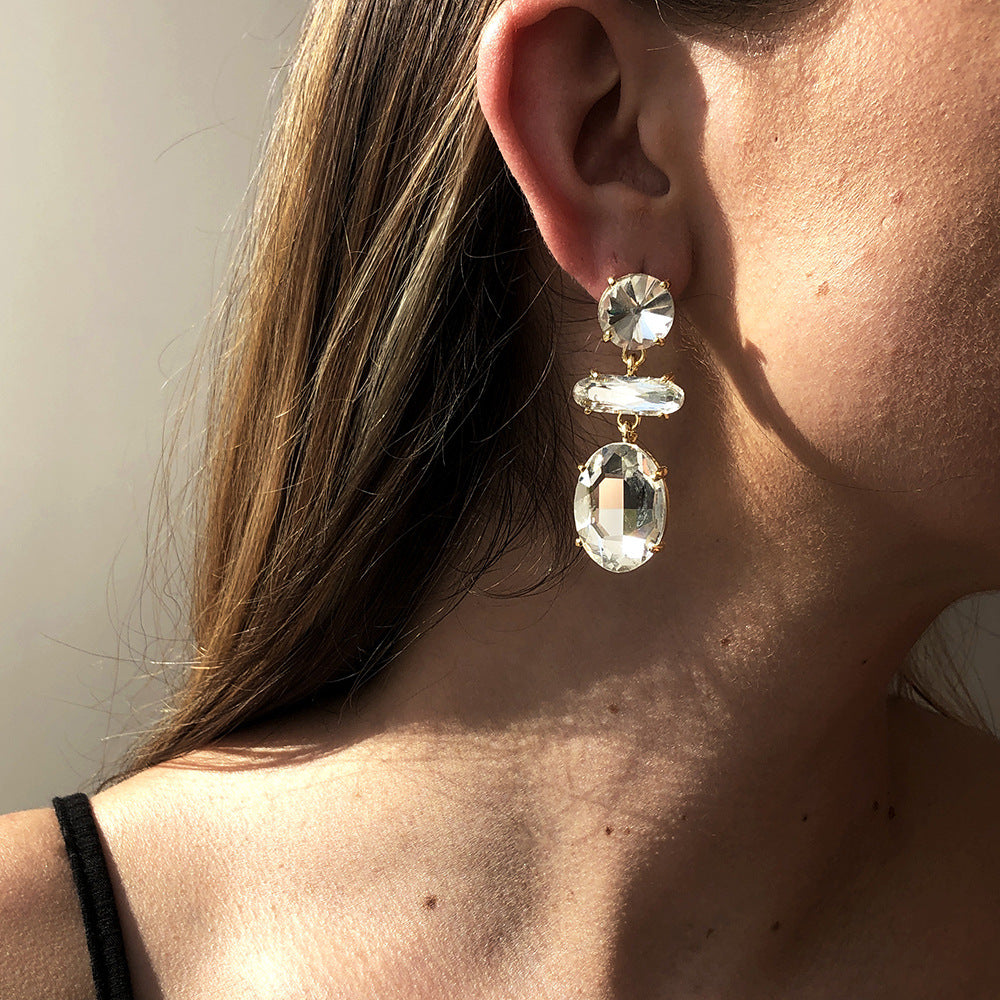 Pendientes geométricos de aleación, dulces y atrevidos, con incrustaciones de pedrería y acabado chapado para mujer