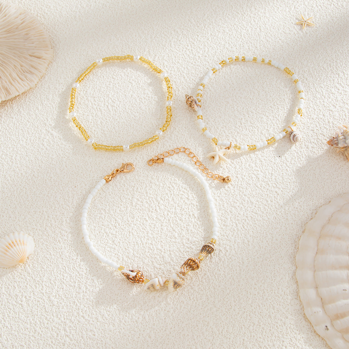 Minimalist Shell-Shaped Anklet for Women Made of Seed Beads with Ocean-Inspired Design