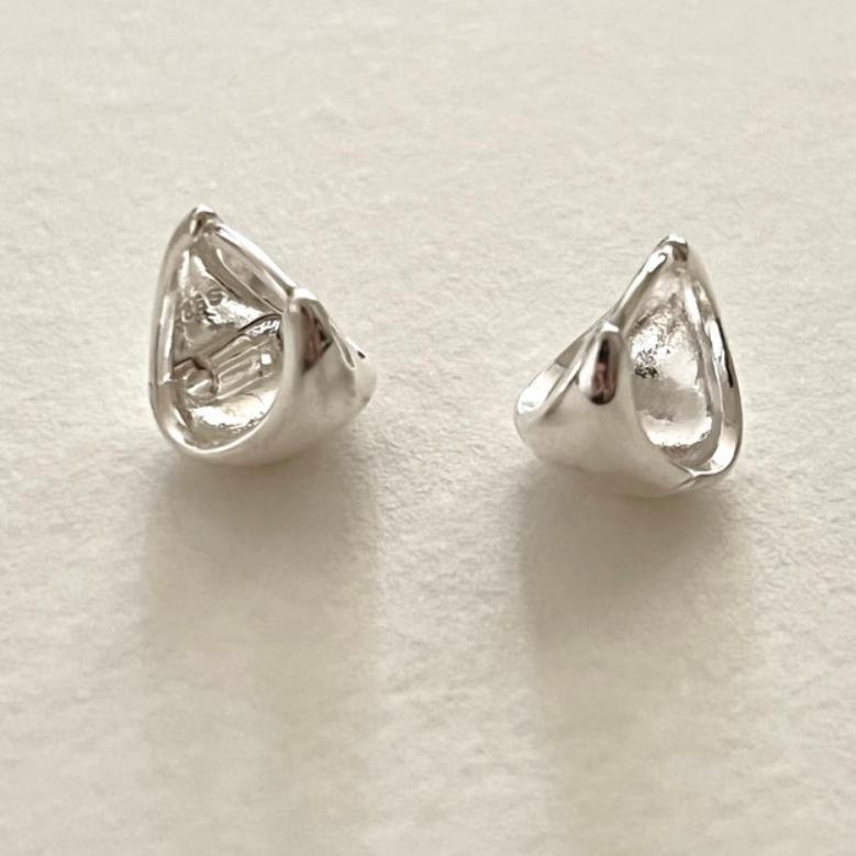 Minimalist Star-Shaped S925 Sterling Silver Hoop Earrings with Handcrafted Finish