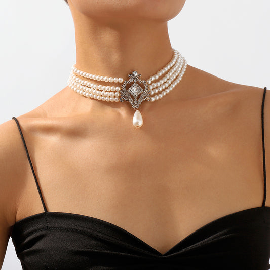 Collar de perlas geométrico dulce y atrevido para mujer con cadena de aleación y detalles de pedrería