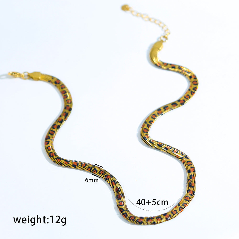 Collana girocollo a catena a serpente placcata in acciaio al titanio geometrica minimalista per donna con estetica di lusso ispirata alla melanina